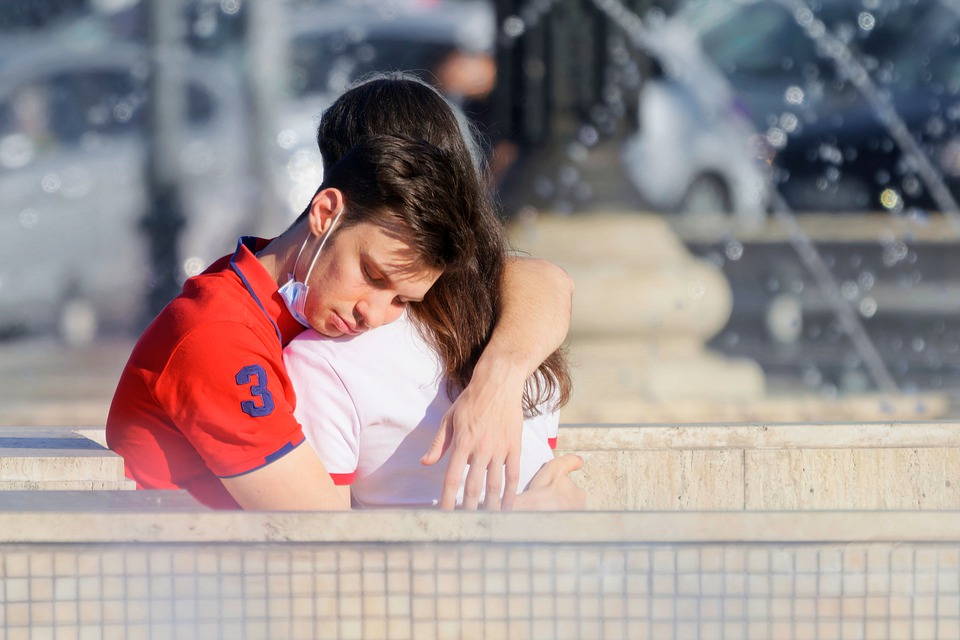 couple-6306353_960_720
