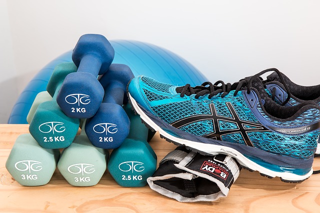 Fitness, činky, cvičení doma.
