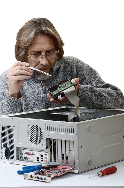 Můj otec se také zajímá o techniku.